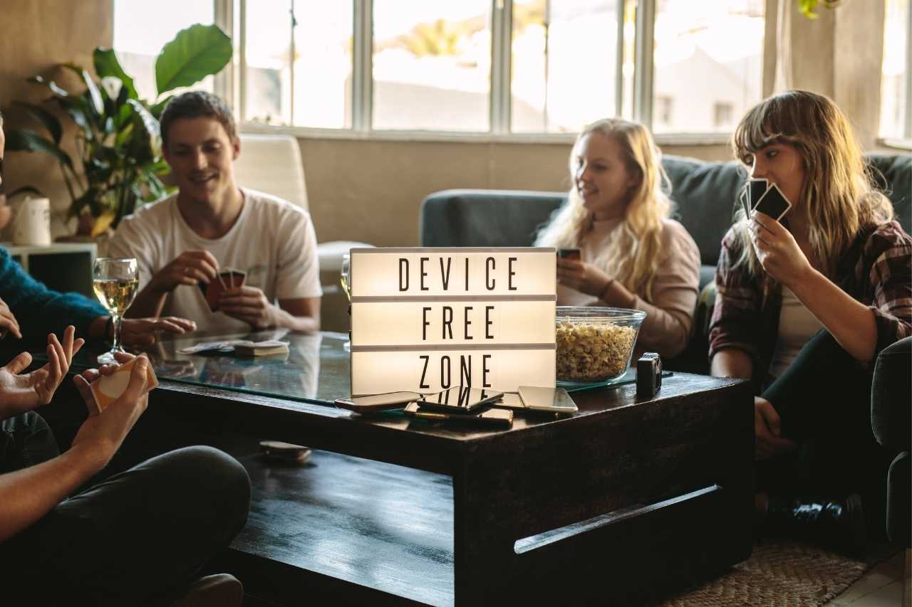 Digital Detox - How to Reclaim Your Mental Space in a Hyper-Connected World